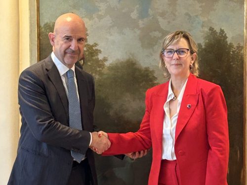 Roma, 23 ottobre 2025 – Presso la sede di Confindustria, il Vice Presidente per il Credito, la Finanza e il Fisco Angelo Camilli ha incontrato il Commissario europeo per Servizi finanziari e l’Unione dei risparmi e degli Investimenti Maria Luís Albuquerque.
