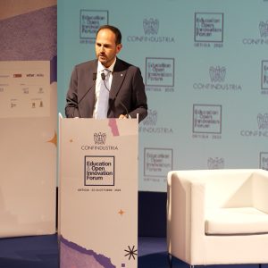 Il Delegato Education e Open Innovation di Confindustria, Riccardo Di Stefano, nel suo intervento conclusivo al Forum di Ortigia