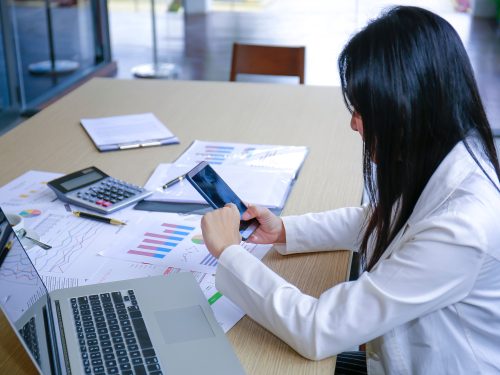 Autonomia economica e competenze finanziarie: strumenti chiave per rafforzare la partecipazione delle donne al lavoro.