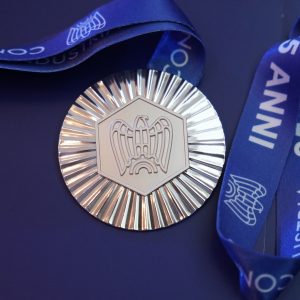 La medaglia della Cerimonia di Premiazione alla Carriera del Sistema Confindustria, simbolo di un percorso professionale costruito nel tempo.