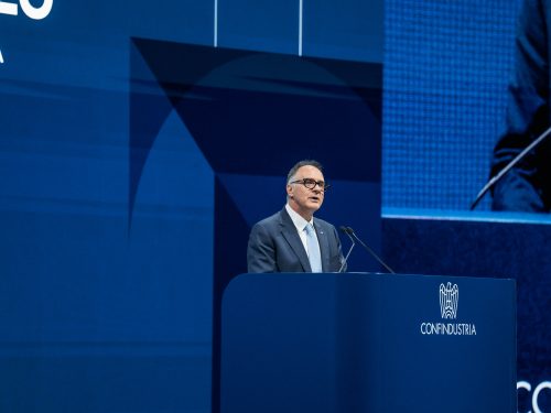 Il Presidente di Confindustria Emanuele Orsini durante la relazione all'Assemblea pubblica 2026.