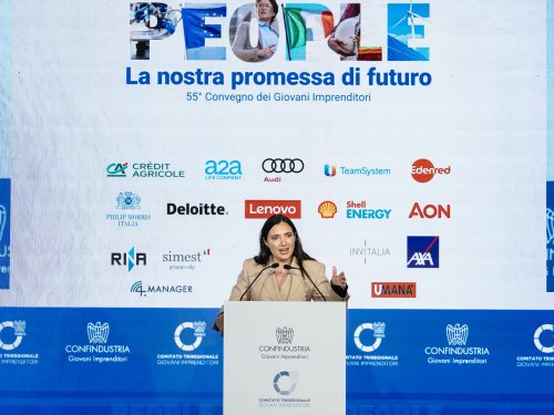 La Presidente dei Giovani Imprenditori di Confindustria, Maria Anghileri, durante la relazione di apertura del 55° Convegno Nazionale di Rapallo dedicato al tema "People - La nostra promessa di futuro".