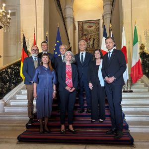 I rappresentanti delle organizzazioni imprenditoriali dei Paesi del G7 riuniti a Parigi in occasione dei lavori del Business 7 (B7), culminati con l'approvazione della Dichiarazione finale che sarà presentata ai leader in vista del Vertice G7 di Évian.