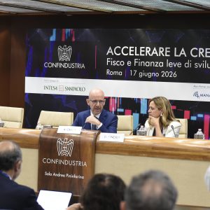 Angelo Camilli, Vice Presidente di Confindustria per il Credito, la Finanza e il Fisco, durante il suo intervento introduttivo al convegno "Accelerare la crescita. Fisco e Finanza leve di sviluppo". Accanto a lui la giornalista di Sky TG24 Giovanna Pancheri, che ha moderato i lavori della giornata.