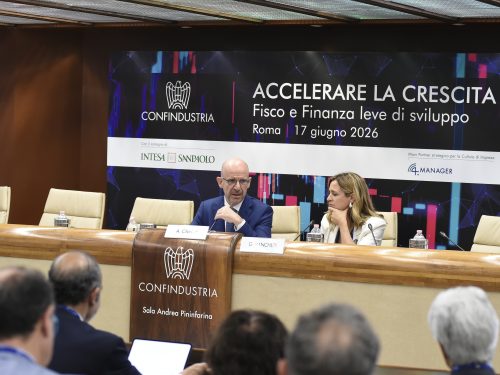 Angelo Camilli, Vice Presidente di Confindustria per il Credito, la Finanza e il Fisco, durante il suo intervento introduttivo al convegno "Accelerare la crescita. Fisco e Finanza leve di sviluppo". Accanto a lui la giornalista di Sky TG24 Giovanna Pancheri, che ha moderato i lavori della giornata.