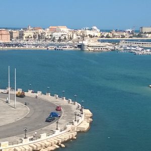 Veduta del porto di Bari, cittร che ha ospitato la presentazione del Check-up Mezzogiorno 2026 realizzato da Confindustria e SRM.